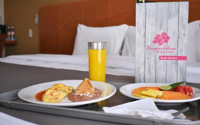 La Posada Hotel y Suites