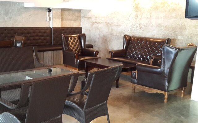 Pook Swan House Hotel