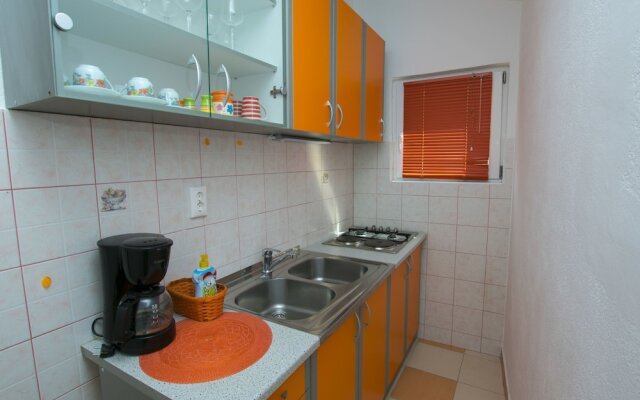 Apartment Neno Grebastica