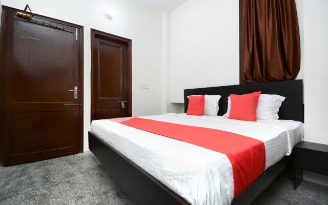 OYO 29776 Hotel Diamond
