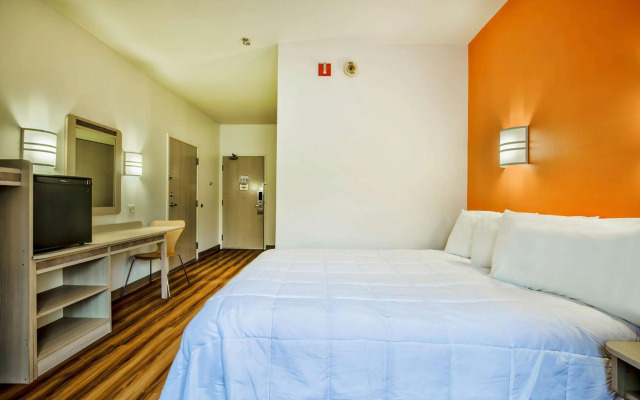 Motel 6 Burlington, ON - Toronto West - Oakville