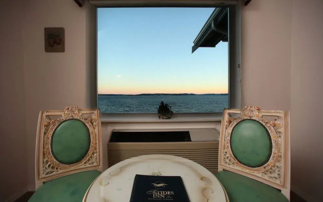 Tides Inn & Suites