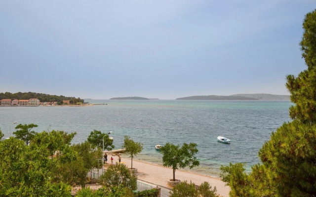 Beachfront Apartment Gaj 8