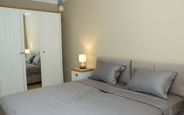 FM Luxury 2-BDR Apartment - Exclusive