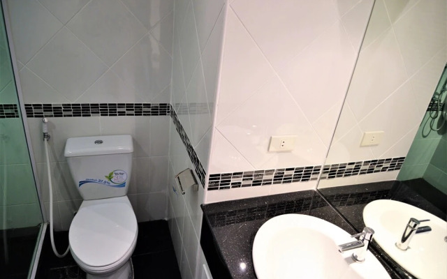 Room in Condo - Stylish 1 bed Apartment at Jomtien Beach Condominium