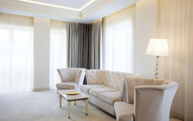 Tresor Le Palais Timisoara, Curio Collection By Hilton