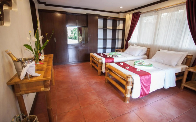 Pura Vida Beach & Dive Resort