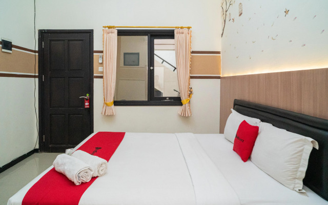 RedDoorz Syariah near Marvell City Mall 2