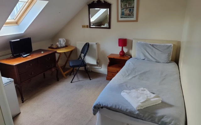 Ricky Road Guest House - Budget