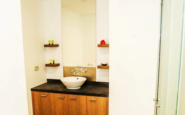 Temple 313 Recently Refurbished 3BR Apt