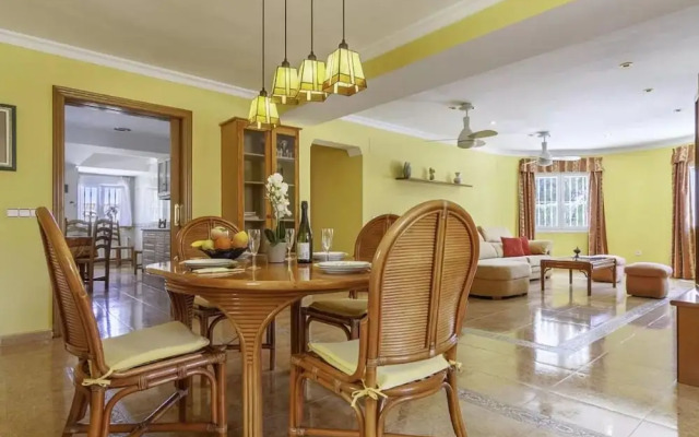 Charming Holiday Home in Calpe With Barbeque