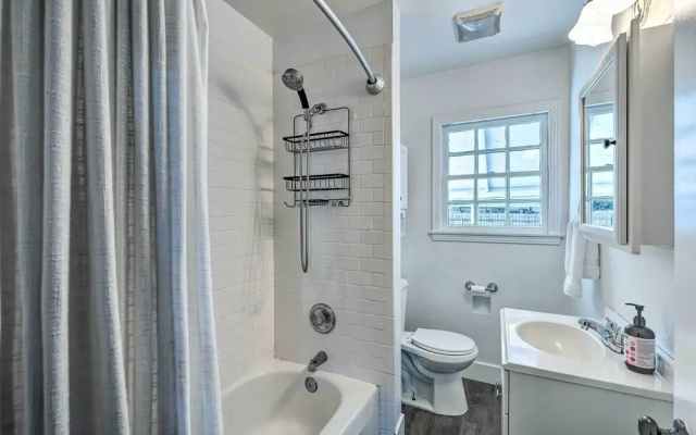 Cozy West Sacramento Getaway w/ Private Yard!