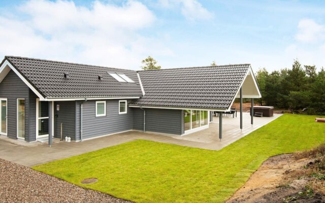 10 Person Holiday Home in Romo