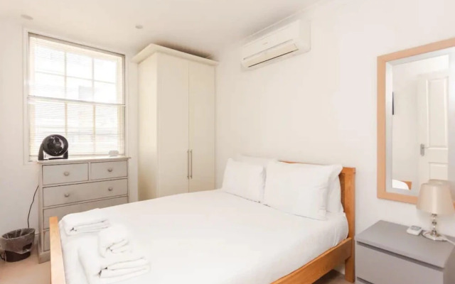 Homely 2 Bedroom Flat Near Embankment Station