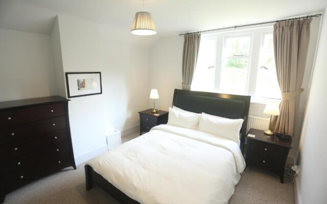 Entire Victorian Lodge in a privately gated estate with secure parking for two cars and a newly refurbished bathroom