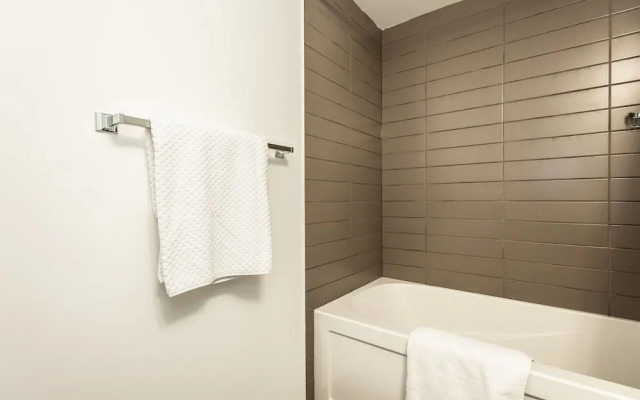 Life Suites - Fort York Central Condo