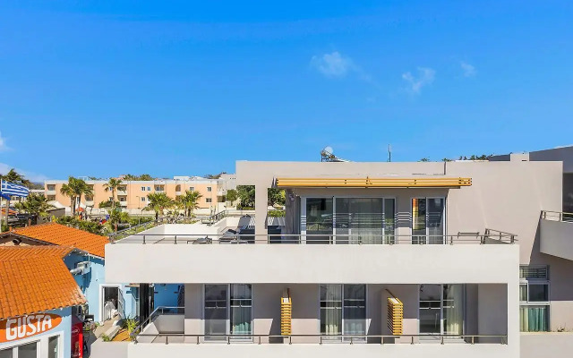 Ostrakon Suites