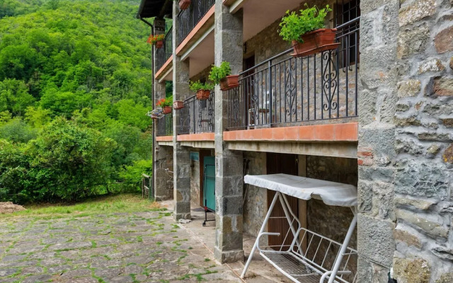 Apartment in Fosciandora With Pool