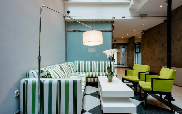 Ikonik Plaza Mercado