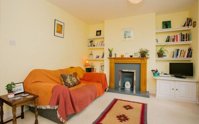 Beautiful 2 Bedroom Apartment in Kennington