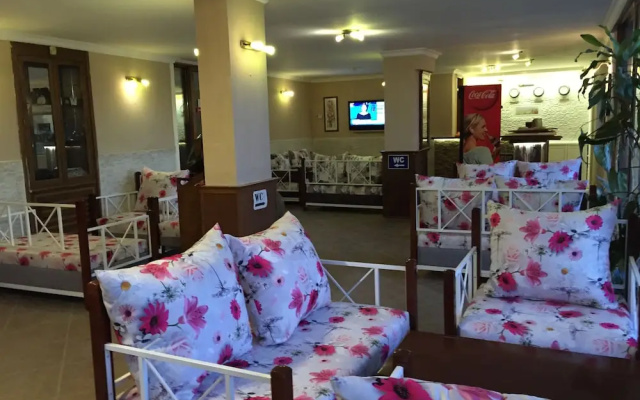 Palmyra Hotel & Sky Lounge