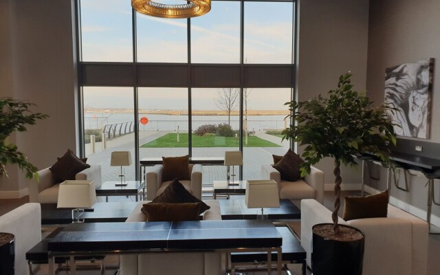 The Pier Apartment 2 With Balcony and Parking
