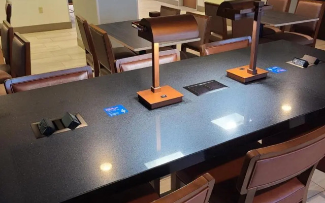 Holiday Inn Express & Suites Sheldon by IHG