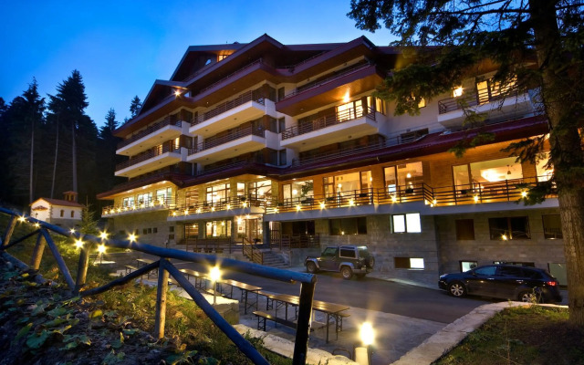 Yanakiev Club Hotel
