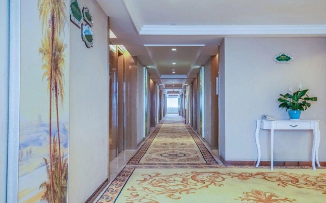 Vienna Hotel (Changsha Kaifu District Zhengfu Metro Station)