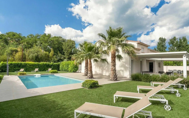 Villa w/ Palm Trees & Pool