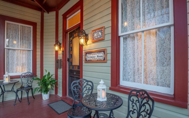 Victorian House Bed & Breakfast