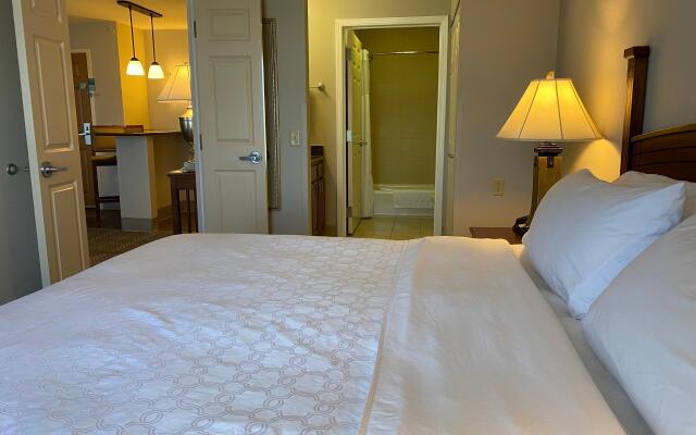 Staybridge Suites Milwaukee West-Oconomowoc by IHG