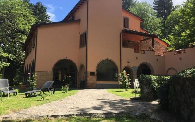 C.A.V. Capenti - Near Parco Piscine Capenti Outdoor Pool