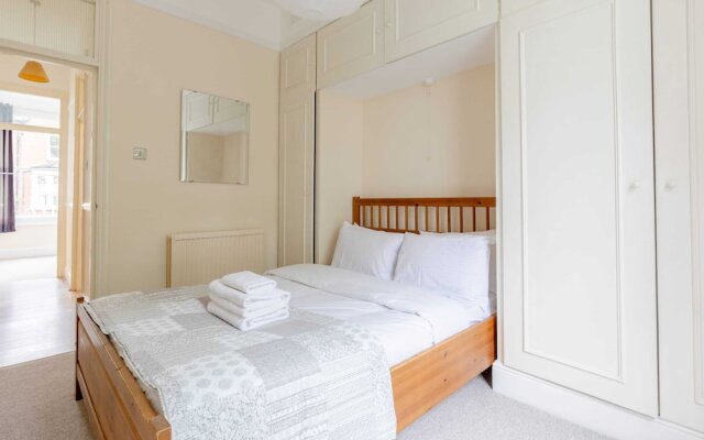 Roomy 3BD by Hampstead Heath!