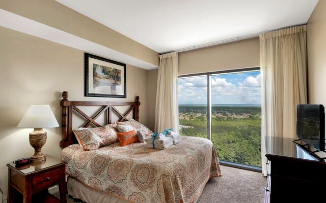 Across From The Beach! Near Pier Park & Dining! Sleeps 6! 2 BR / 2 BA!