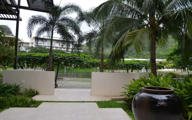 Apartment Carola B 711 at Pico de Loro