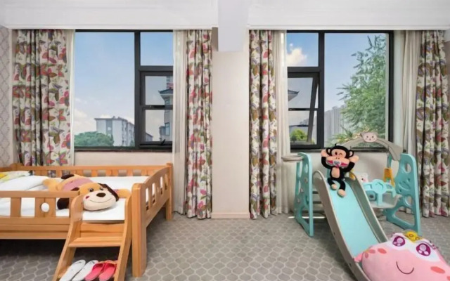 Scenery Hotel