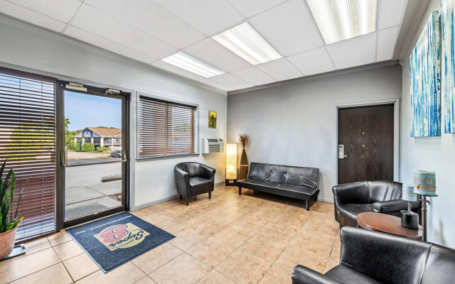 Super 8 by Wyndham Independence Kansas City