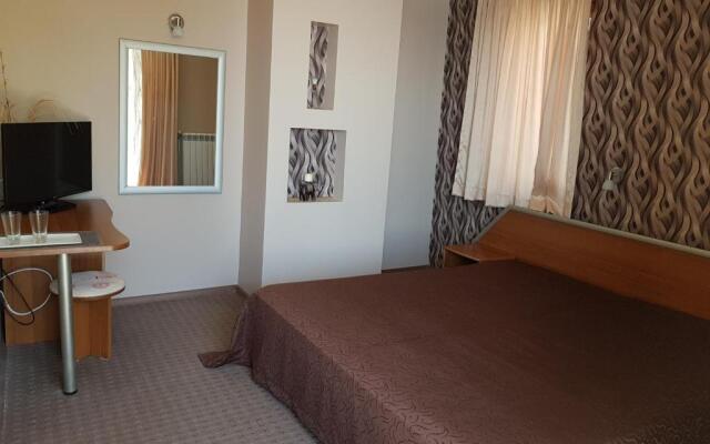 Guest House Ianis Paradise