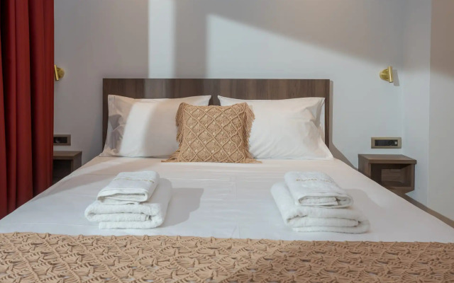 Royal Gold City Suites