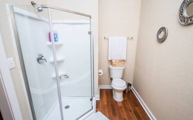 3BR/2BA Remodeled Apartment Near Downtown