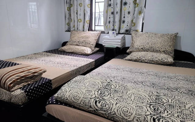 England Premier Backpackers Inn