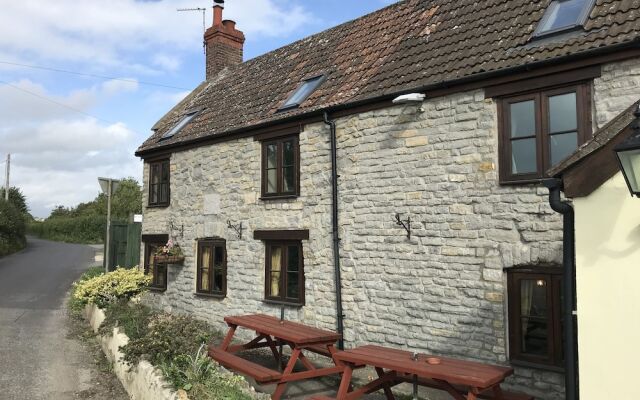 The Pecking Mill Inn