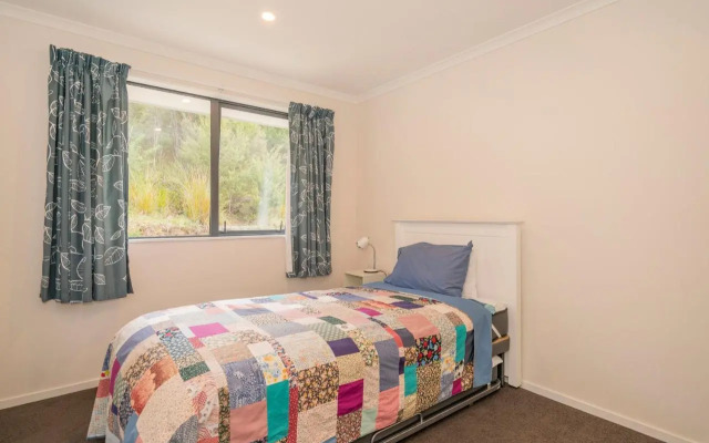 Manuka Lodge - Tairua Holiday Home