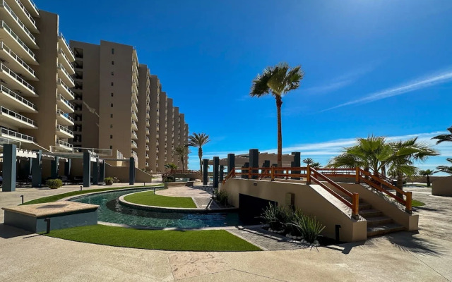 Luxury Ocean View Condo w Huge Deck