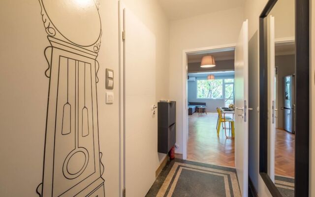 FM Deluxe 1-BDR Apartment - Style Meets Charm