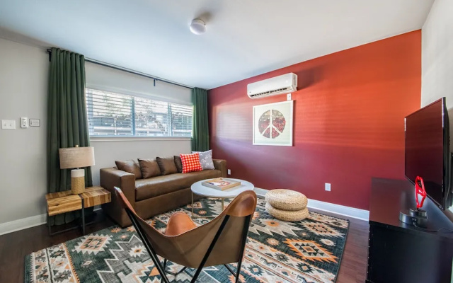 WanderJaunt Walton 2BR Central Austin