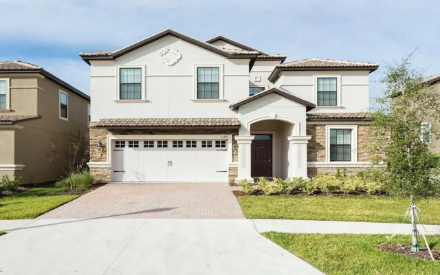 Opulent Villa, 10 Min to Disney, Pool & Spa