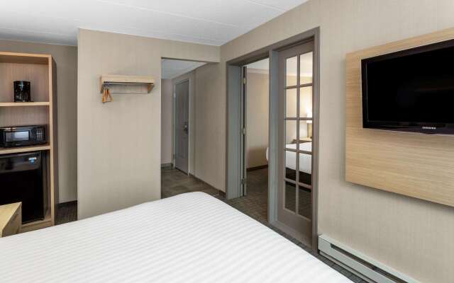 Days Inn & Suites by Wyndham Duluth by the Mall