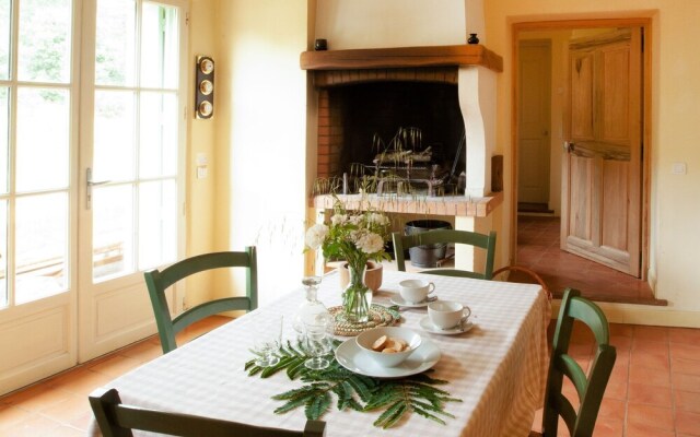 Secluded Holiday Home in Rustrel With Swimming Pool